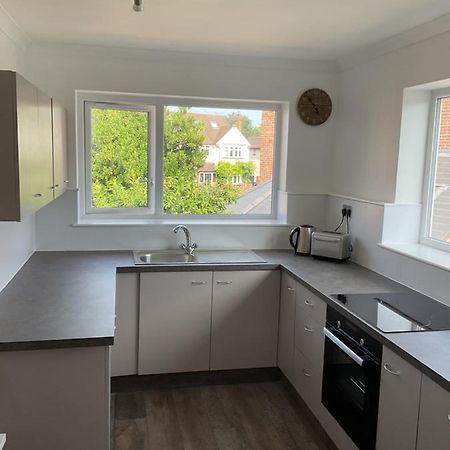 Large 2-Bedroom Maisonette With Free Parking Twickenham Esterno foto